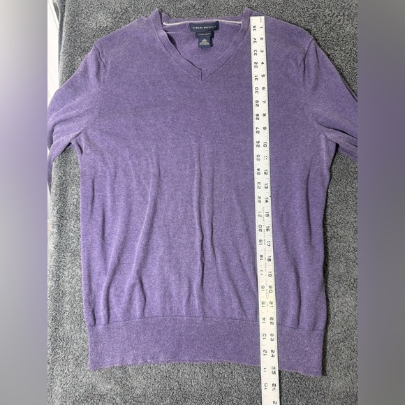 Banana Republic Plum V-Neck Men's Silk-Cashmere Sweater - Picture 5 of 5